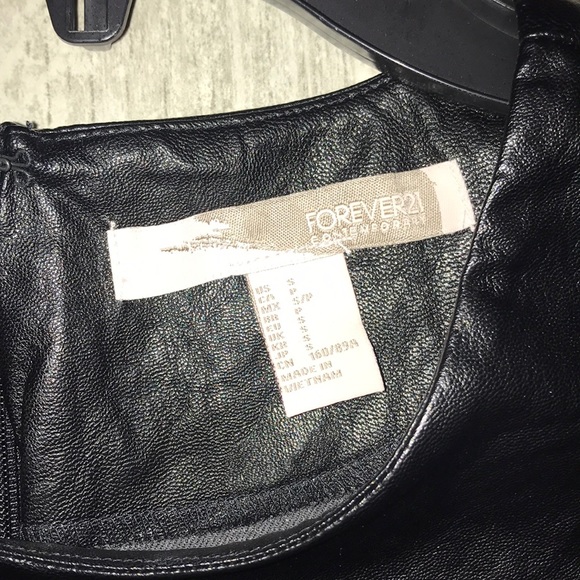 Forever 21 faux leather cropped black top Sz Small - Picture 2 of 4
